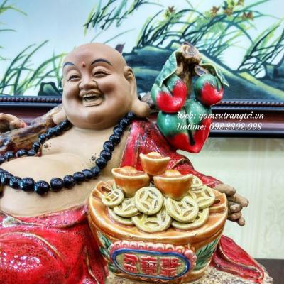 Tượng Phật Di Lặc vác cành đào
